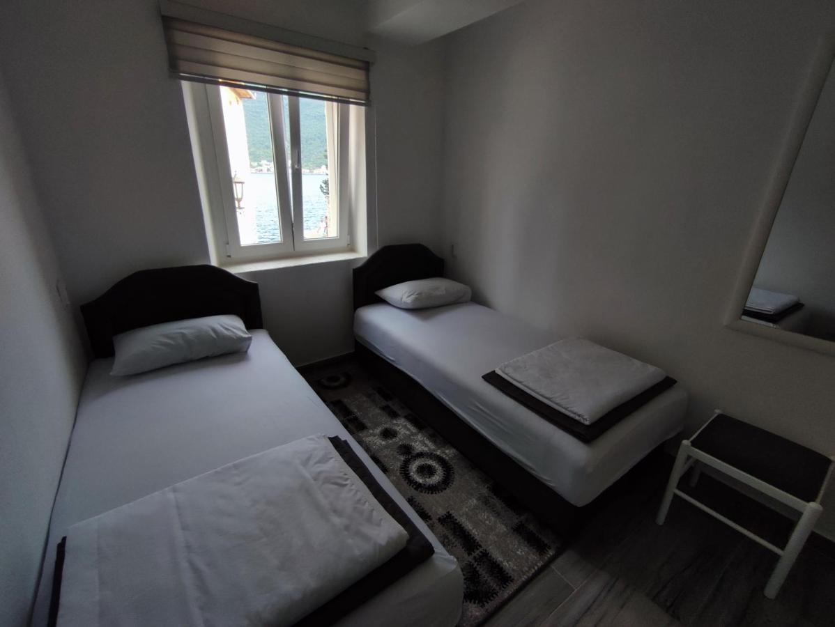 Apartment Rosic Perast Esterno foto